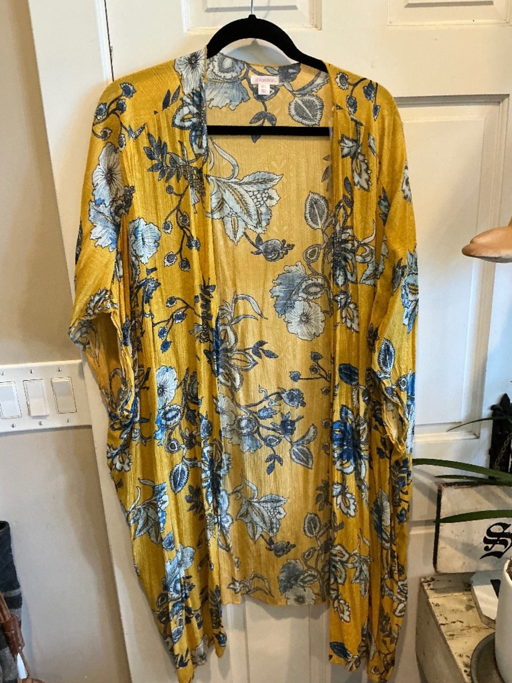 Xhilaration kimono wrap in fabulous colors!  Mustard yellow and blues!  Wow!